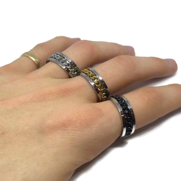 20200224_161428355_iOS.jpg Spinning Curb Chain Band Ring